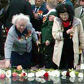 Ветераны возлагают цветы к Мемориалу Славы