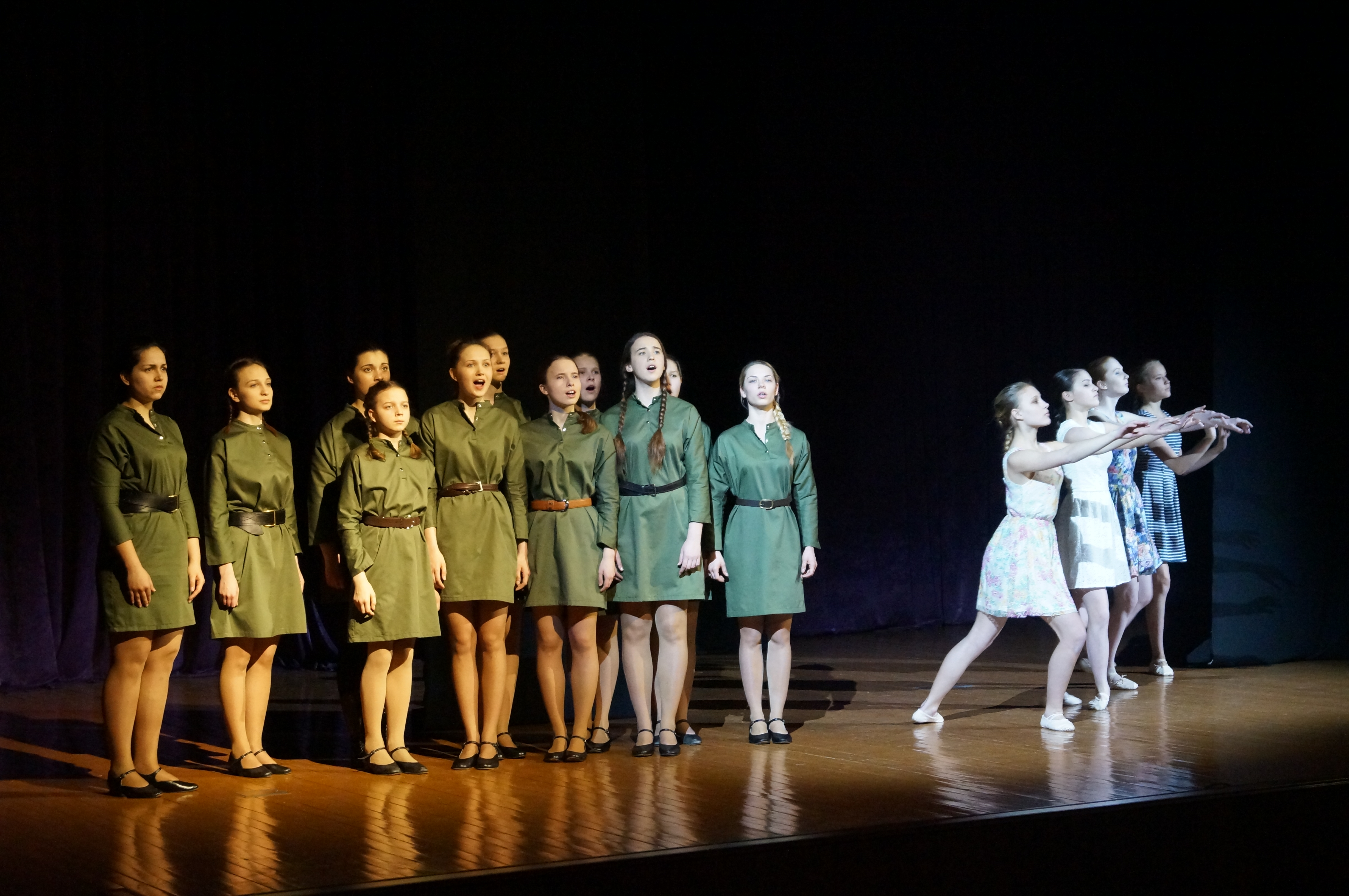 3 марта 2015 - Премьера спектакля школы мюзикла  «Art in soul» -  «У войны не женское лицо»