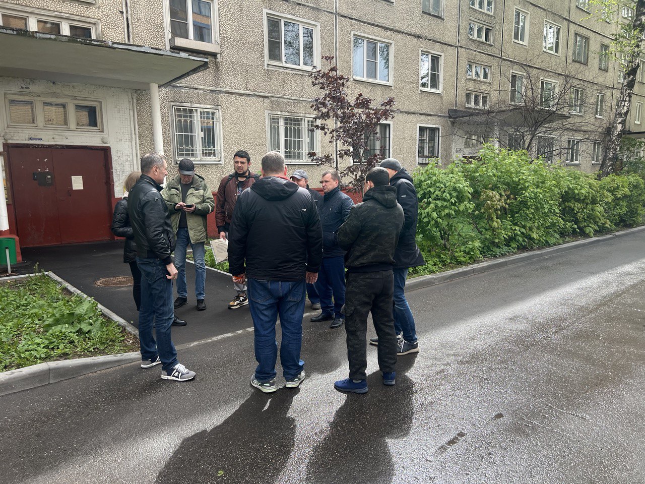 Владимир Покамин овстретился с жителями на улице Ашхабадской 8 мая